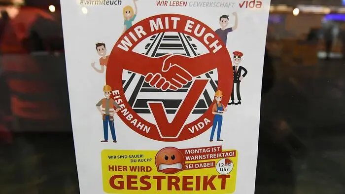 Noch während die Verhandlungen im Gang waren, hat die Eisenbahner-Gewerkschaft am Montag ihren zweistündigen Warnstreik abgehalten.
