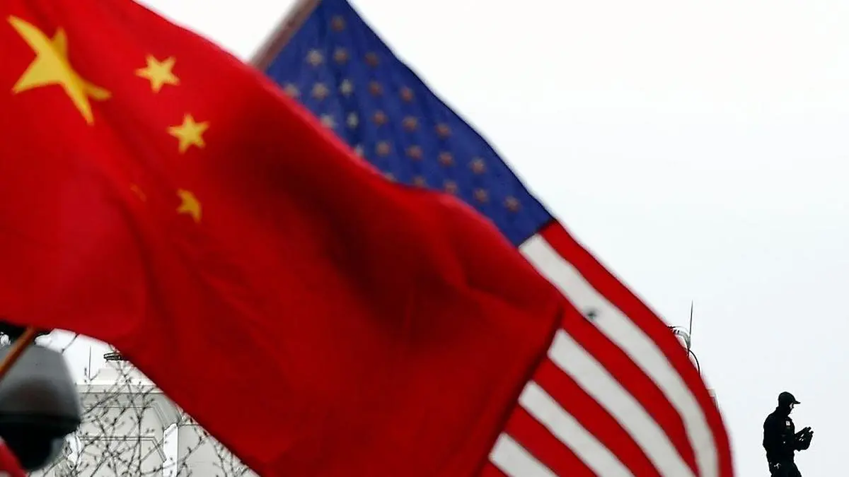 (FILES) In this file photo taken on January 17, 2011 A Secret Service agent guards his post on the roof of the White House as a lamp post is adorned with Chinese and US national flags in Washington, DC, prior to Chinese President Hu Jintao's state visit. Ahead of a legacy-building state visit to the US, Chinese President Hu Jintao called for "common ground" while acknowledging that "sensitive issues" needed to be addressed. - World stock markets were a mixed bag on January 13, 2020 as investors turned their attention to the planned signing of a China-US trade pact, with Wall Street hitting new records and European markets mostly retrenching.
London bucked the sluggish European trend thanks to a weaker pound, which boosts share prices of multinationals that earn in dollars. (Photo by Jewel SAMAD / AFP)
