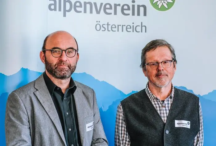 Andreas Kellerer-Pirklbauer (links) und Gerhard Lieb sind ehrenamtliche Leiter des Alpenverein-Gletschermessdienstes. Beide sind tätig am Institut für Geographie und Raumforschung der Universität Graz