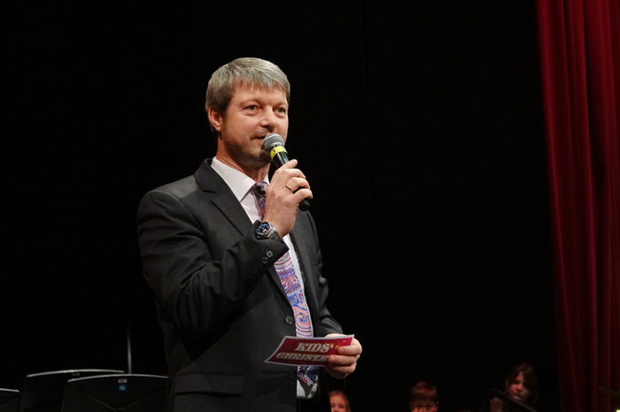 Musikschuldirektor Josef Bratl gratulierten den jungen Musikern und ihren Lehrern zum erfolgreichen Konzert und freute sich über den großartigen Besuch.