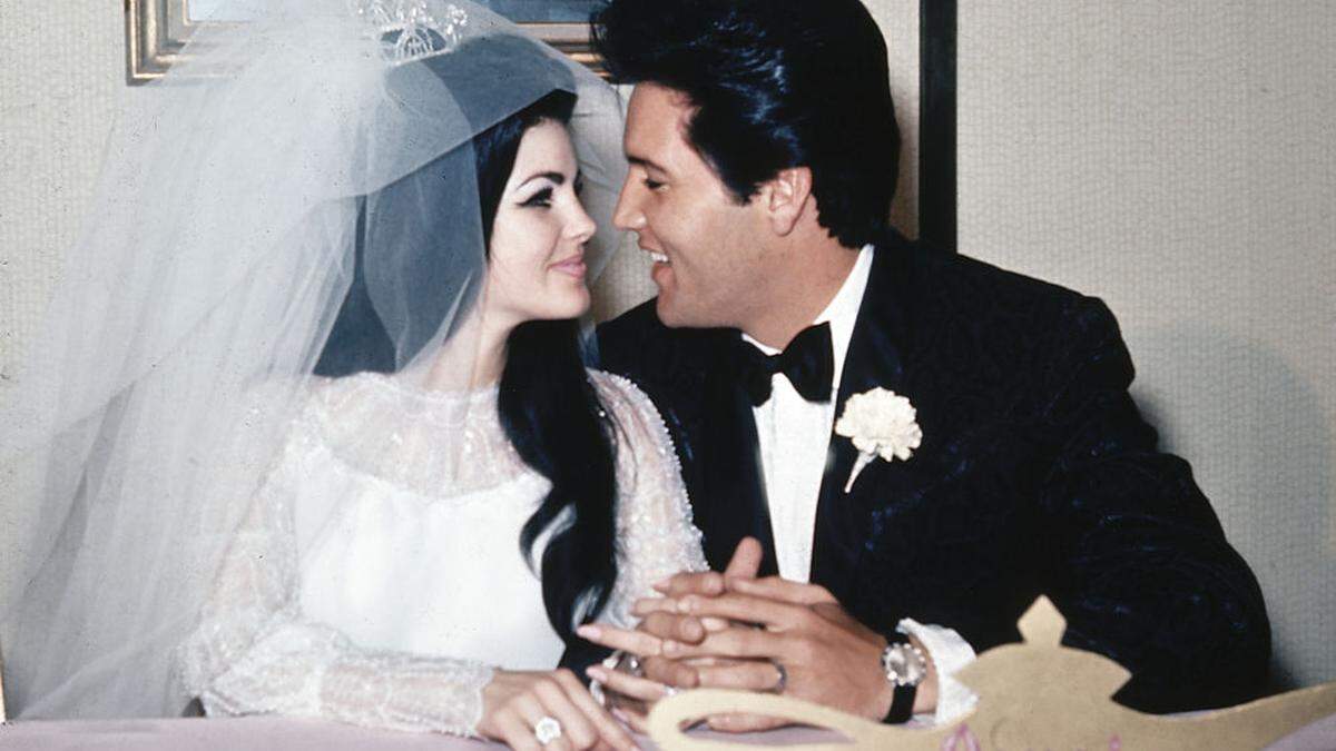 Priscilla und Elvis Presley bei ihrer Hochzeit