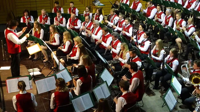Mehr als 70 Musiker spielten beim Frühlingskonzert auf