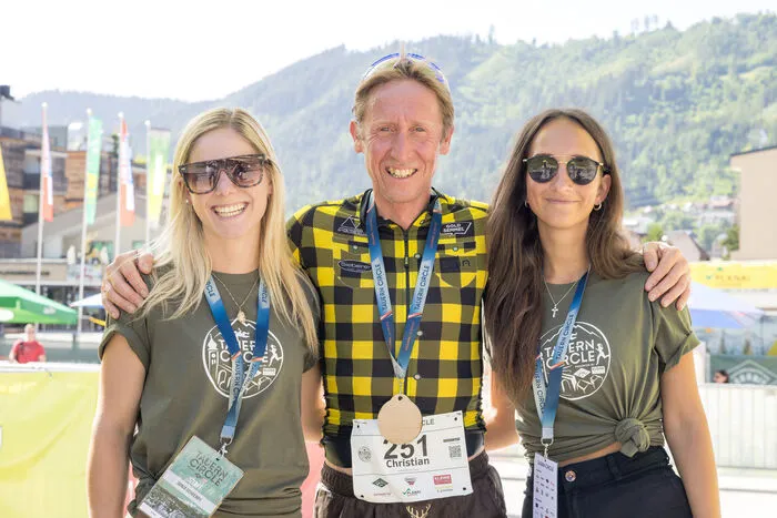 Tagessieger Christian Hoffmann mit zwei Damen aus dem Organisationsteam