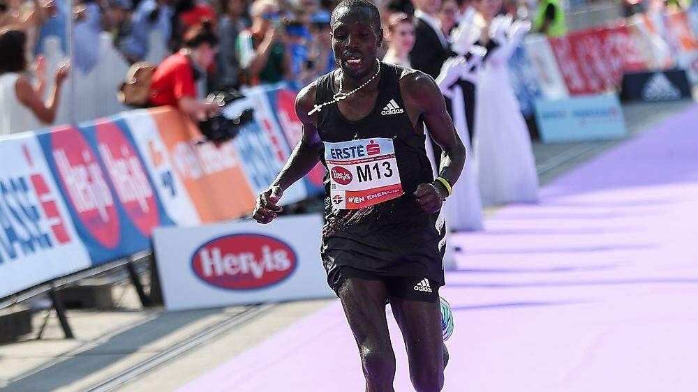 Der Kenianer Leonard Langat gewinnt den 38. Wien-Marathon