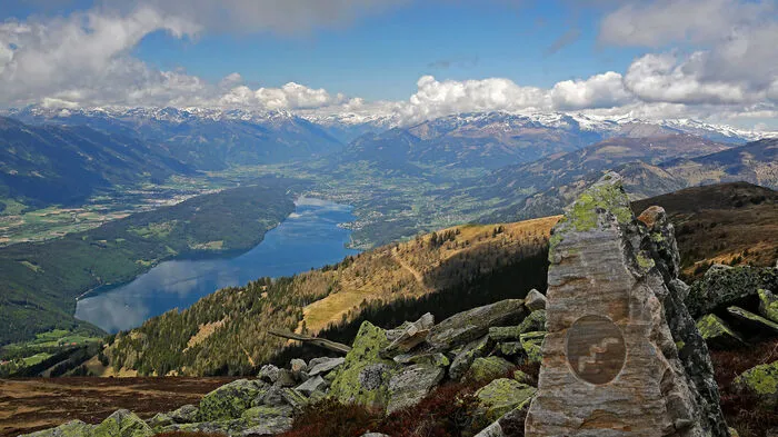 Von der „Scala Paradisi“, der Himmelsstiege, eröffnet sich ein toller Blick auf den Millstättersee