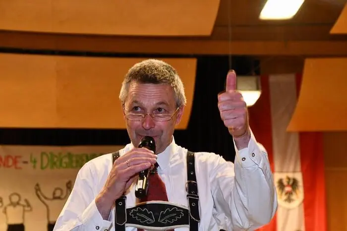 Obmann Werner Galler begrüßte unter den zahlreichen Besuchern unter anderem Abt Pater Alfred Eichmann, Bürgermeister Josef Maier mit Vizebürgermeister Gerhard Hörmann sowie Bezirkskapellmeister Helmut Eichmann.