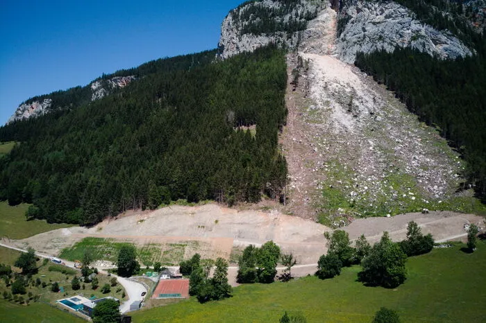 Nach 18-monatiger Bauzeit ist der 310 Meter lange Damm fertiggestellt