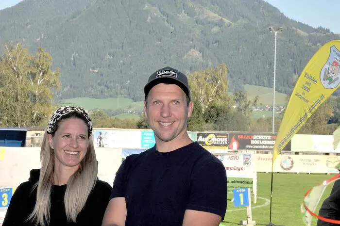 Ein emotionaler Tag für David Komatz, hier mit Frau Katharina, mit Ansprachen, Auszeichnungen und Geschenken