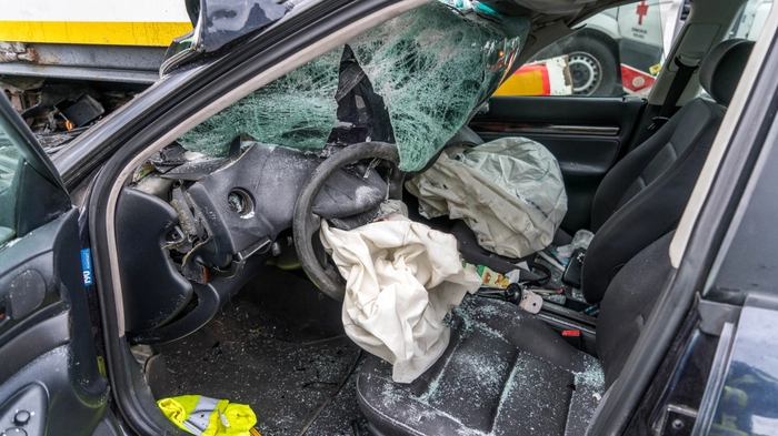 Samstagfrüh um 6.15 Uhr fuhr eine Autolenkerin aus Graz-Umgebung aus unbekannter Ursache von hinten auf einen Sattelschlepper auf...