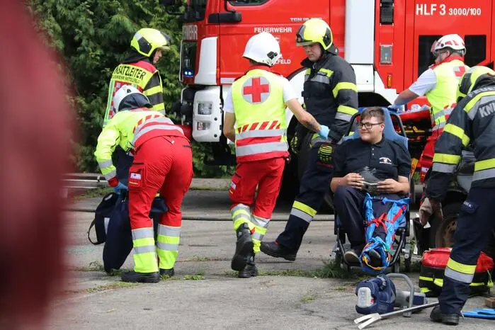 Im Rahmen eines abwechslungsreichen Familienfestes präsentierte die Freiwillige Feuerwehr ihre vielfältigen Aufgaben und gab spannende Einblicke in den Einsatzalltag.