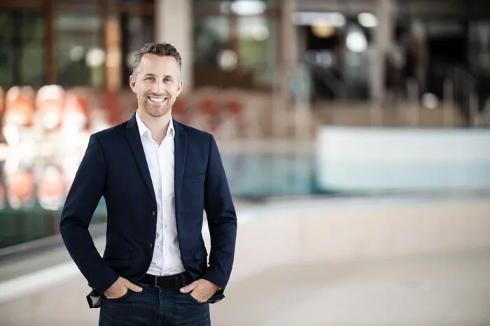 Philip Borckenstein-Quirini, Thermenresort Loipersdorf: Der neuerliche Lockdown hat uns hart getroffen. Wir haben die Zeit genutzt, um Ruheräume neu zu gestalten. Der intensive Austausch mit Politik und Partnerbetrieben ist die beste Möglichkeit, die Lage zu meistern.