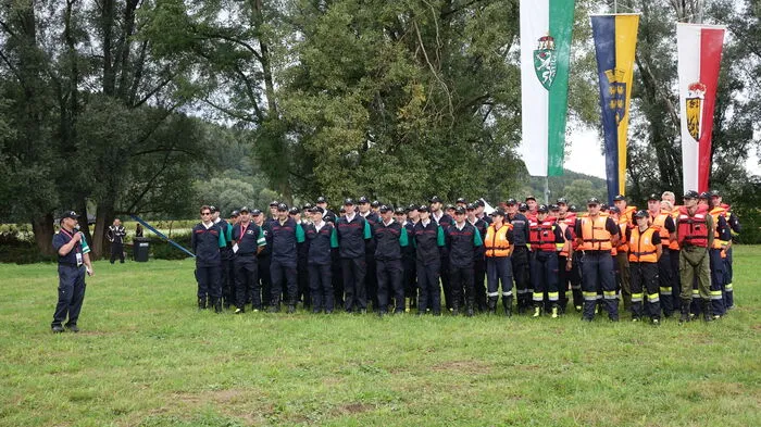 Insgesamt rund 460 Kameradinnen und Kameraden von Feuerwehren aus der gesamten Steiermark sowie Nieder- und Oberösterreich nehmen am 24. Landeswasserwehr-Leistungsbewerb in Sulz bei Gleisdorf teil.