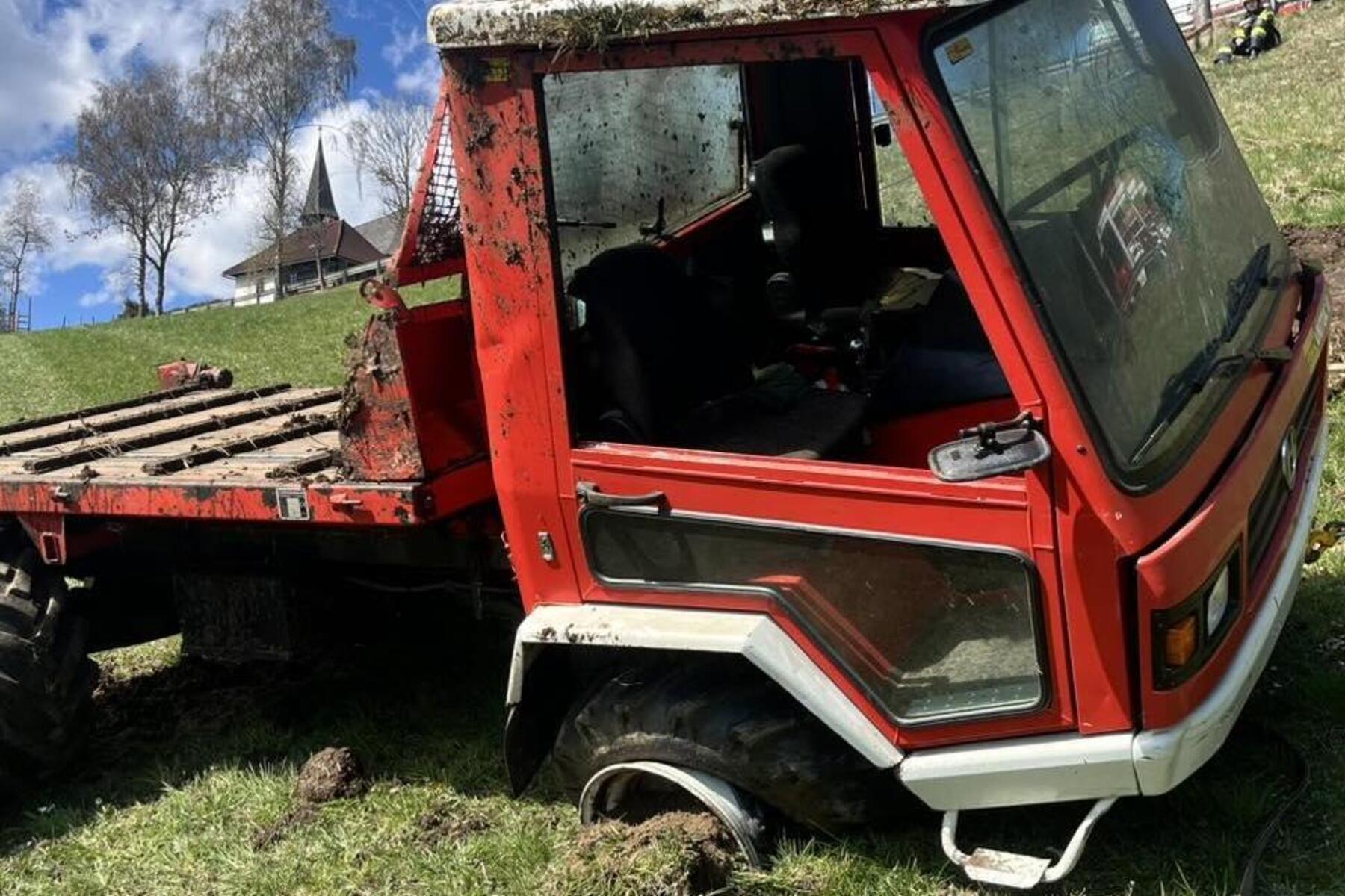 58-jähriger Lavanttaler auf steilem Weidehang aus Fahrzeug geschleudert