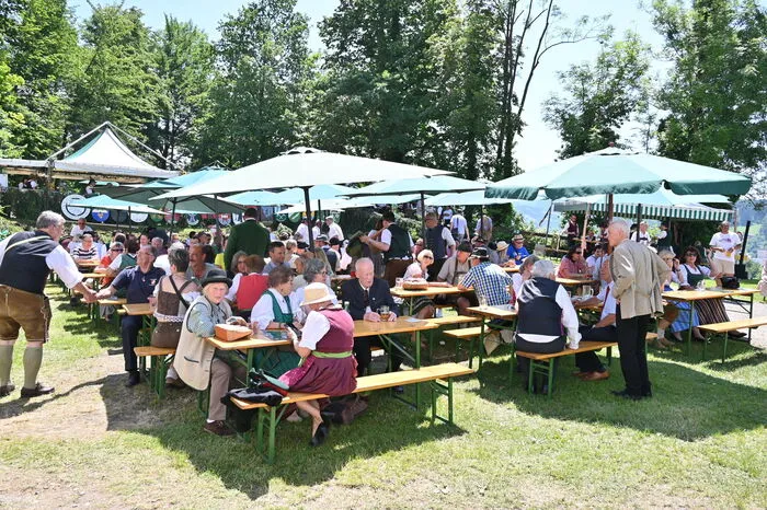 Es wurde ausgelassen gefeiert, getanzt und geschmaust.