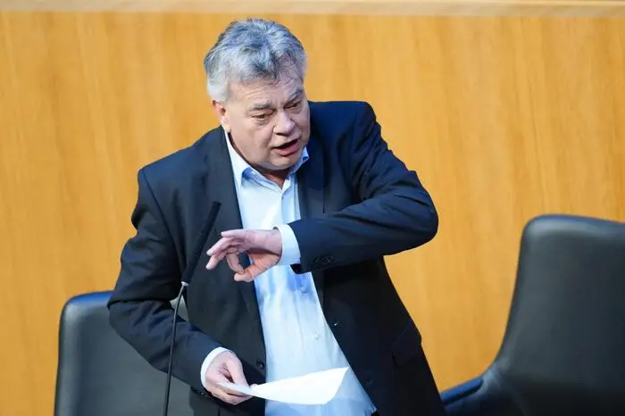 „Kommt Kickl, kommt Orbánistan. Kommt Orbánistan, kommt Niedergang.“ - Wer fürchtet sich vorm FPÖ-Obmann? Düstere Visionen von Grünen-Chef Werner Kogler.