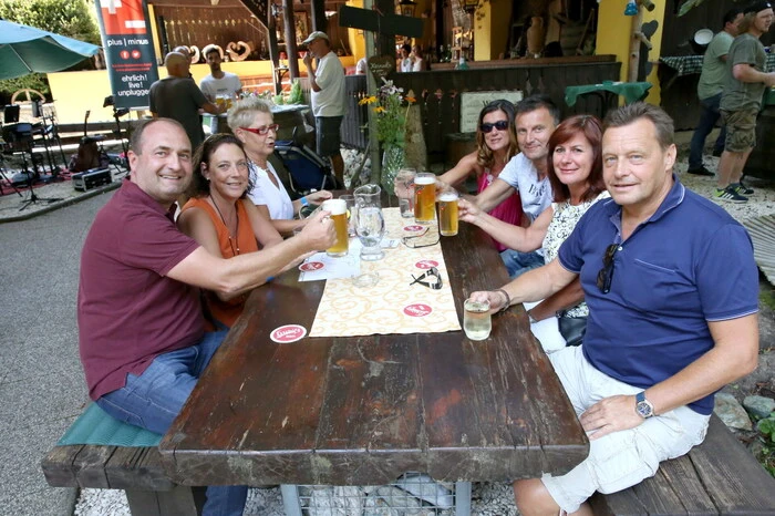 Und so hatten sich am Samstag zahlreiche Rockfans aus dem gesamten Bezirk und darüber hinaus aus diesem Grund Richtung „Wimitzwirt“ von Dorothea Klaus und Arnold Solic aufgemacht. 