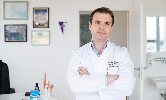 Marcus Hofbauer ist Facharzt für Unfallchirurgie sowie Kniespezialist und seit Herbst 2018 neuer Teamarzt des Bundesliga-Fußballvereines FK Austria Wien 