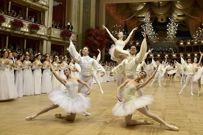 Das Wiener Staatsballett zeigte den Walzer "Morgenblätter" von Johann Strauß.