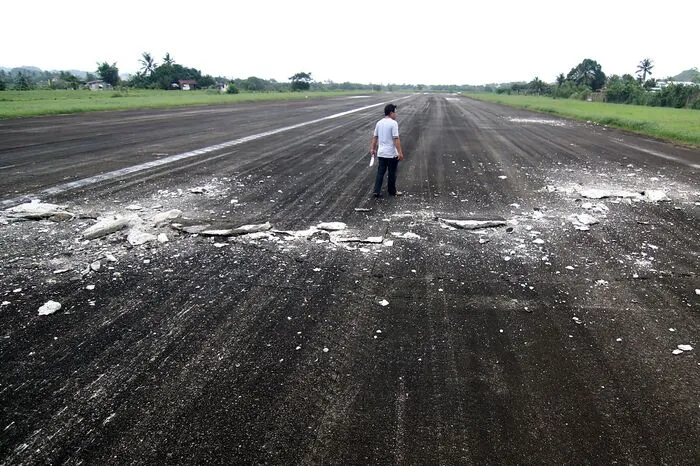 Darüber hinaus habe es in der Provinz Surigao del Norte am späten Freitagabend Stromausfälle gegeben, einige Bauwerke seien zusammengestürzt, berichteten Behörden am Samstag.