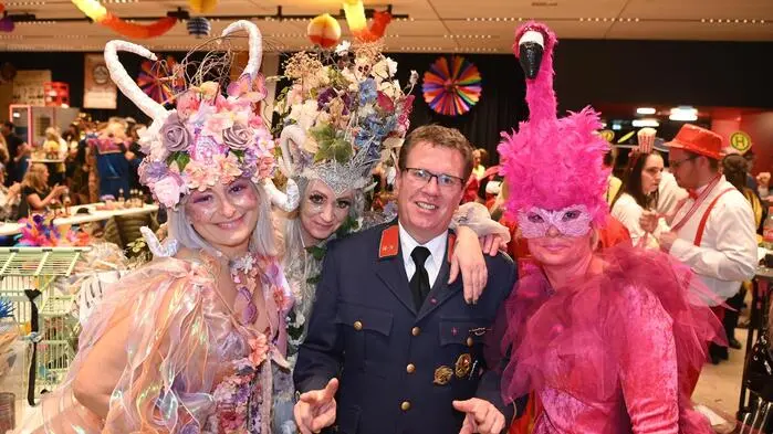 Der Kommandant der FF Moosburg Thomas Duss war von den Masken und Kostümen begeistert