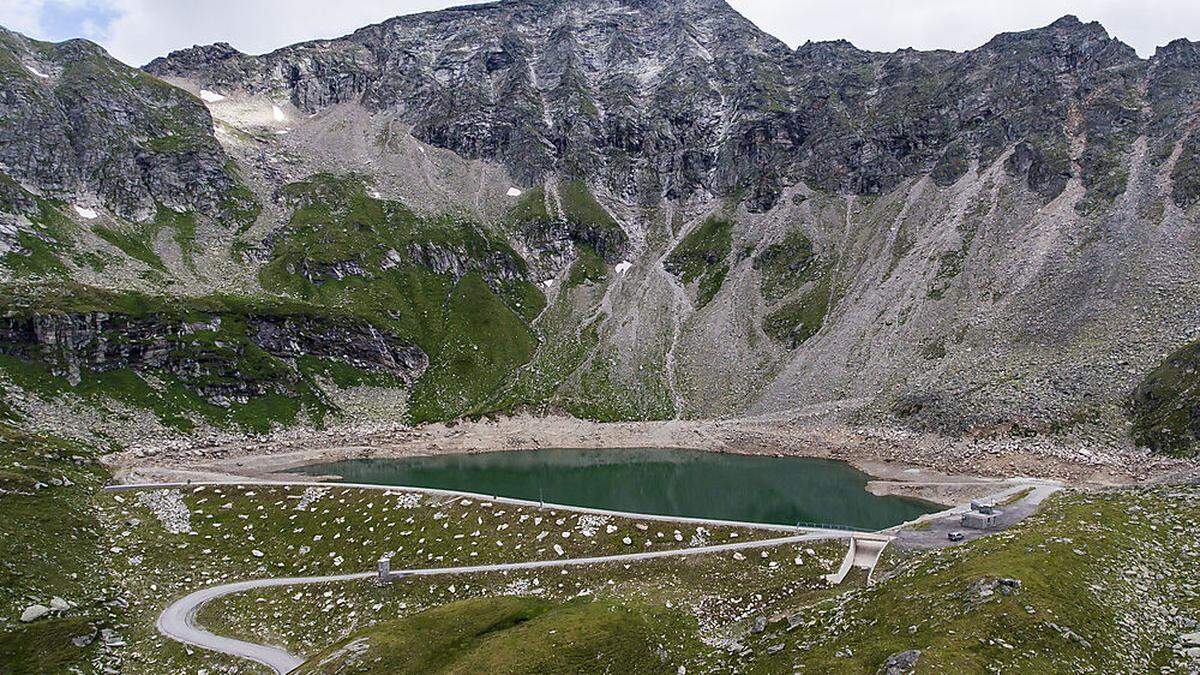 Beim Feldseedamm muss die Untergrundabdichtung mit einer Bohrpfahlwand um um 9,2 Millionen Euro erneuert werden  