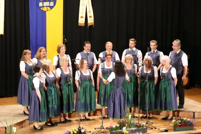 Neben dem Veranstalter (Leitung: Gerhild Rücker) wirkten weiters die Jagdhornbläsergruppe Althofen/Guttaring, Stadtkapelle Althofen, Singkreis Köttmannsdorf, Chor und Tanzgruppe der Neuen Mittelschule Althofen, Männergesangsverein (MGV) „Kornblume“ Liebenfels, MGV Bärndorf sowie das Landwirtschaftskammer-Quintett mit. 