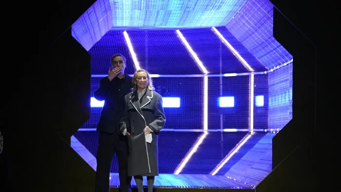 Miuccia Prada und Raf Simons schickten am Wochenende in Mailand eine sehr prominente Riege an Models auf den Laufsteg. Getragen wurde die Mode für den kommenden Herbst und Winter.