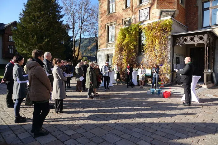 Die Zeremonie fand vor dem Schladminger Rathaus statt
