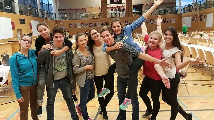 Das Maturaballkomitee freut sich auf heute Abend: Anna Guttmann, Anna Novak, Jakob Witsch, Mateja Pol, Kerstin Ganster, Anna Majcan, Matthias Mandl, Vanessa Legenstein und Morina Fatlinda