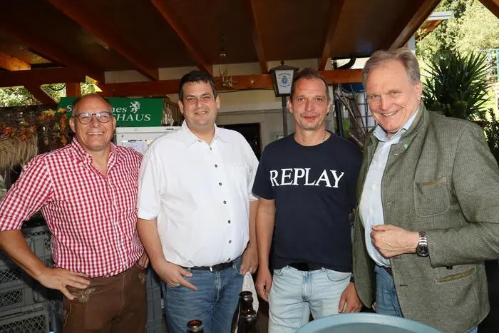 Unter den Besuchern: Bürgermeister Erwin Dirnberger, Vizebürgermeisterin Karin Herz, WKO-Vizepräsident Andreas Herz und ÖKB-Obmann Walter Hojas.  