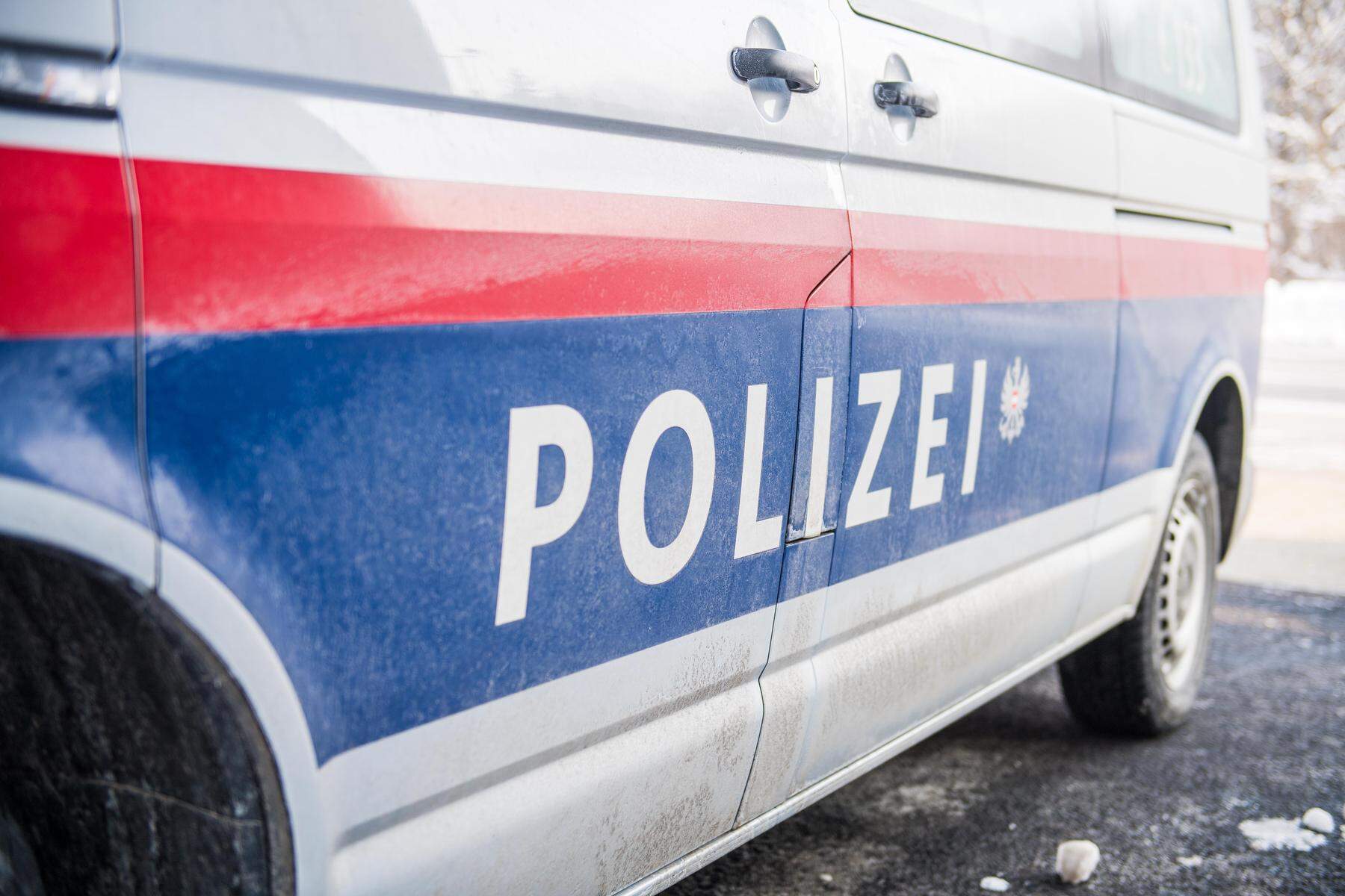 Polizeieinsatz in Spittal   : Stark alkoholisierter Mann bedrohte Frauen mit Messer  