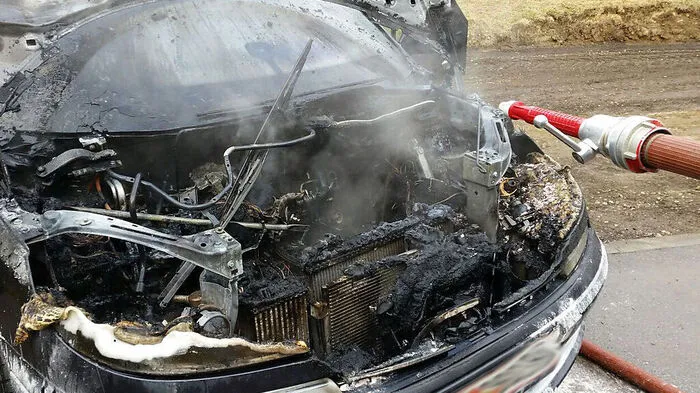 Das ausgebrannte Auto
