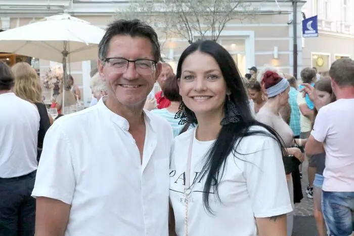 In optimaler Feierlaune gesichtet wurden bei sommerlichen Temperaturen zu später Stunde unter anderem Bürgermeister Martin Treffner, Landwirtschaftskammerpräsident Siegfried Huber (Foto), Stadtmarketing-Lady Andrea Pecile sowie die ehemalige Schuldirektorin Melitta Huber. 