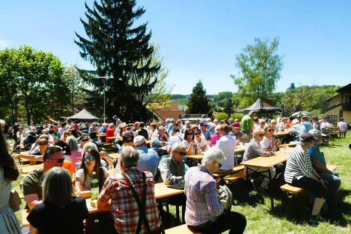 Bei herrlichem Wetter wurde das traditionelle Apfelblütenfest im Hochgartl zelebriert. 