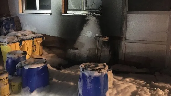 Mit Mittelschaum wurde der Brand gelöscht