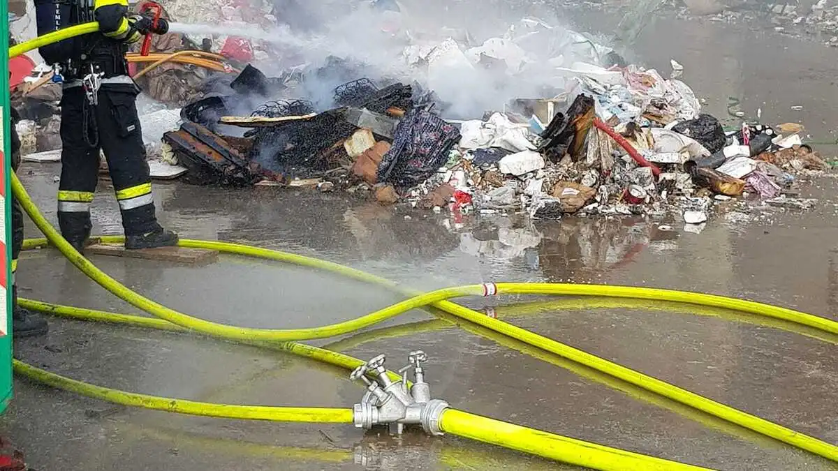 54 Feuerwehrleute waren am Freitagnachmittag und Samstagfrüh im Einsatz