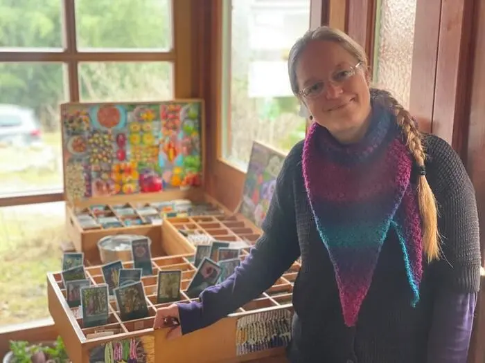 Soos betreibt einen Online-Shop; hier vertreibt sie hunderte Gemüsesorten