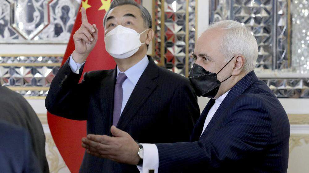 China will hoch hinaus, der Iran hilft mit: Der iranische Außenminister Mohammad Javad Zarif und sein chinesischer Kollege Wang Yi unterzeichneten am Wochenende ein Kooperationsabkommen