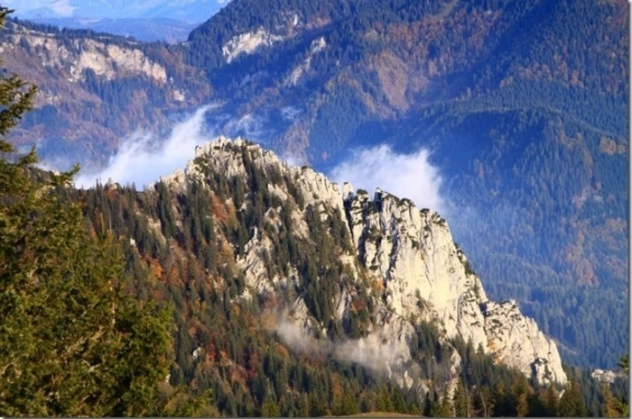 Die wilde Nordseite der Hohen Veitsch im herbstlichen Outfit.