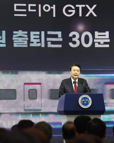 Präsident Yoon Suk Yeol hält eine Glückwunschrede während der Eröffnungsfeier der GTX-A-Linie