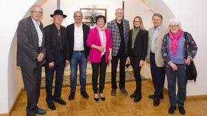 Die Fotogruppe &quot;Novem&quot; mit Kulturreferentin Ingrid Kaltenegger und zweitem Vizebürgermeister Wolfgang Knauseder