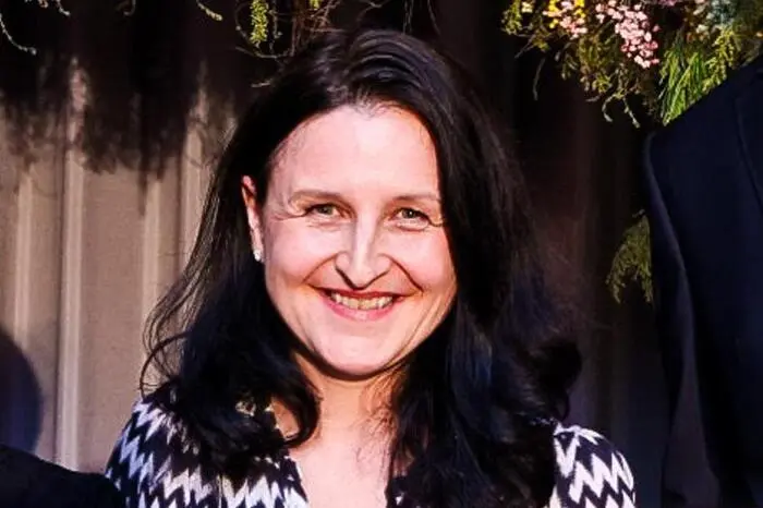 Redakteurin Maria Steinwender, Gunilla Plank (Gewinnerin Kategorie Kultur) und Sponsorenvertreter Bernd Pürcher, Leiter des Konzernmarketings Bühnen Graz