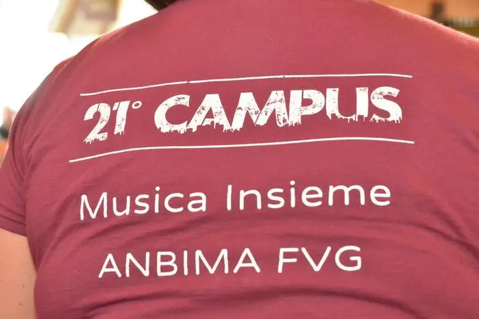 Die jungen Musiktalente aus dem Lesachtal, die „Valentinis“ aus Mauthen, die Waidegger „Minis“, die „Growing Wulfis“ aus Tröpolach, die Blasmusikjugend aus Matschiedl und dem Gitschtal konnten zudem mit der Gruppe „Anbina“ Freunde aus Friaul dort willkommen heißen