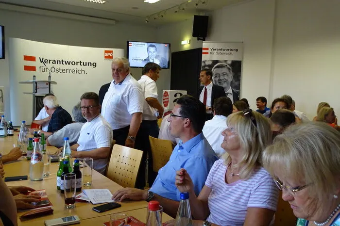 Man wartet auf Landeshauptmann-Stellvertreter Michael Schickhofer.