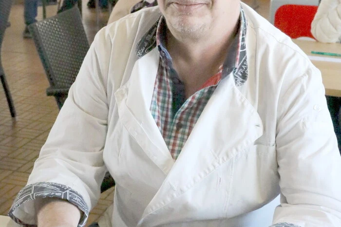 Sportcafe-Chef Stefan Prasser (Foto) lud zum Preisschnapsen. 