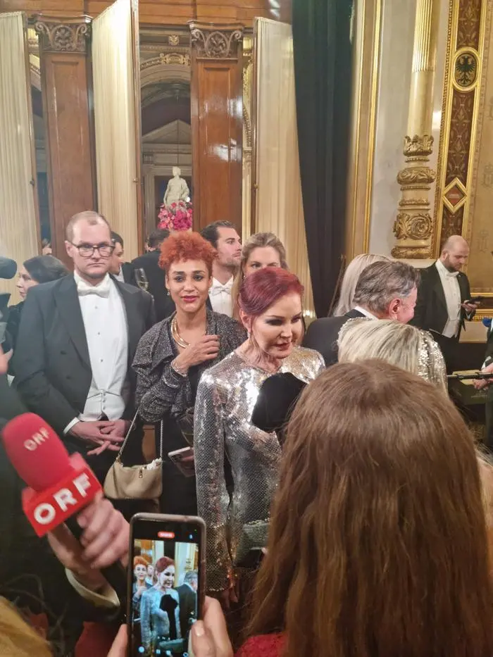 Priscilla Presley im Medienrummel