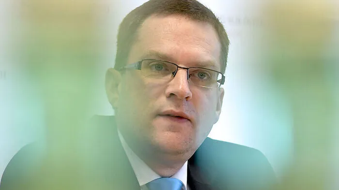 August Wöginger: Nur langsam lichten sich die Nebel