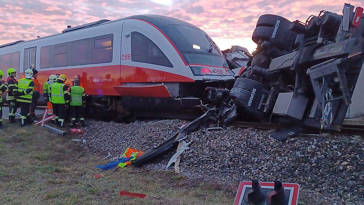 Die Eisenbahnkreuzung war nur mit einer Signalanlage gesichert