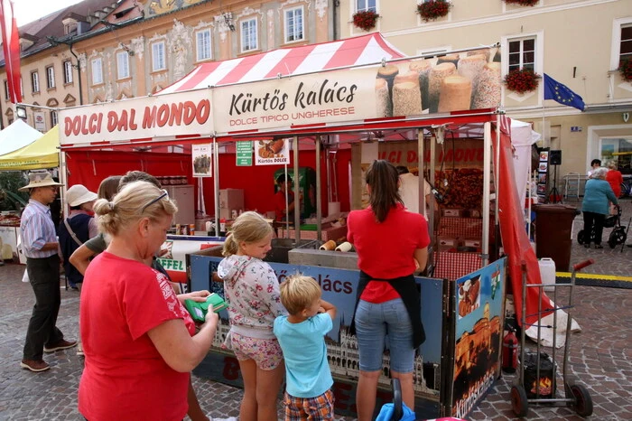 15 Aussteller unseres südlichen Nachbarn verwöhnen nicht nur kulinarisch die Marktbesucher. 