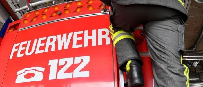 Die FF Anger rückte am Dienstagabend zu einem Fahrzeugbrand aus